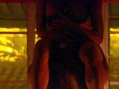 Тиа Тексада засветила грудь в фильме «Дьявольски безумен» фото #2
