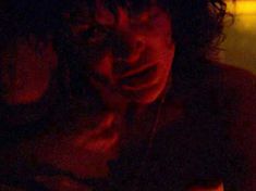 Тиа Тексада засветила грудь в фильме «Дьявольски безумен» фото #4