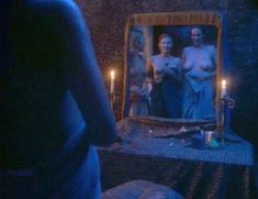 Голая Тиендра Дэмиен в фильме «Эмманюэль. Мечты и сновидения» фото #1