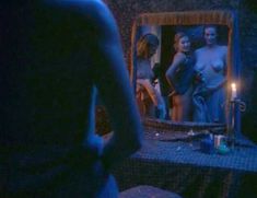 Голая Тиендра Дэмиен в фильме «Эмманюэль. Мечты и сновидения» фото #2