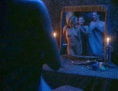 Голая Тиендра Дэмиен в фильме «Эмманюэль. Мечты и сновидения» фото #3