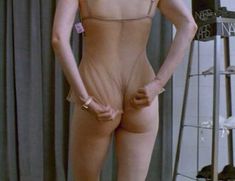 Голая Тильда Суинтон в фильме «Женская извращенность» фото #8