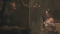 Голая Тинари Ван Вик-Лутс в сериале «Влюбленные женщины» фото #1