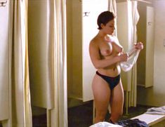 Голая Тиффани Шепис в фильме «Кровавая резня» фото #12