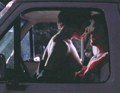 Голая Тиффани Шепис в фильме «Кровавая резня» фото #16