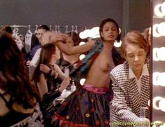 Голая Това Галимор в фильме «Жажда смерти 5. Лик смерти» фото #2