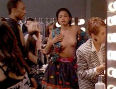 Голая Това Галимор в фильме «Жажда смерти 5. Лик смерти» фото #3