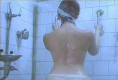 Голые сиськи Тони Коллетт в фильме «Отель «Сплендид»» фото #1