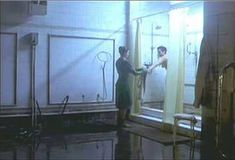 Голые сиськи Тони Коллетт в фильме «Отель «Сплендид»» фото #2