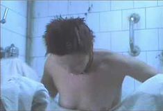 Голые сиськи Тони Коллетт в фильме «Отель «Сплендид»» фото #3