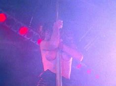 Голая Тоня Гудсон в фильме «Самоубийственная блондинка» фото #2