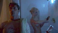 Голая Тоня Кули в фильме «Презренный» фото #3