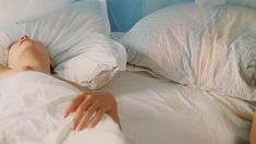 Красотка Трине Дюрхольм засветила голую грудь в фильме «В Китае едят собак» фото #1