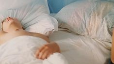 Красотка Трине Дюрхольм засветила голую грудь в фильме «В Китае едят собак» фото #2