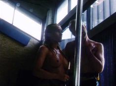 Голая Трине Микельсен в фильме «Идиоты» фото #8