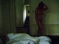 Голая Трине Микельсен в фильме «Идиоты» фото #13