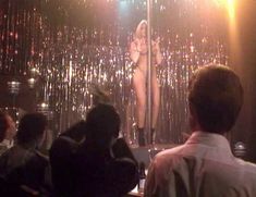 Голая Трэйси Берч в фильме «Танец со смертью» фото #3