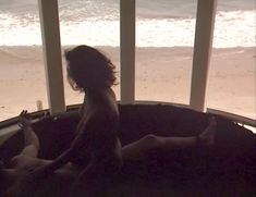 Голая Трэйси Скоггинс в фильме «Гостья из космоса» фото #1