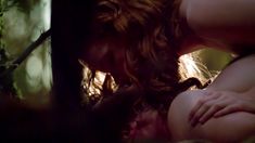 Голая Тэмзин Мёрчант в сериале «Салем» фото #1