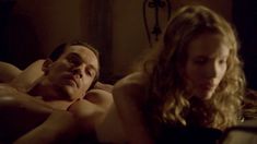 Голая Тэмзин Мёрчант в сериале «Тюдоры» фото #19