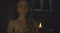 Голая Тэмзин Мёрчант в сериале «Тюдоры» фото #56