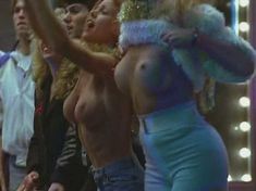 Голая Тэмми Паркс в фильме «Тихие дни в Голливуде» фото #2