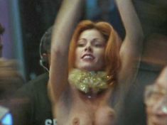 Голая Тэмми Паркс в фильме «Тихие дни в Голливуде» фото #3