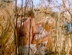 Голая Уолли Энн Уортон в фильме «Последнее средство» фото #4