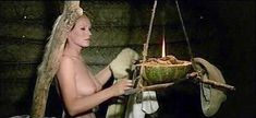 Голая грудь Урсулы Андресс в фильме «Бог людоедов» фото #2