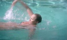 Полностью голая Урсула Андресс в фильме «Чувственная медсестра» фото #8