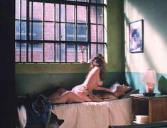 Голая Уэнди Уэстбрук в фильме «За семью замками» фото #6