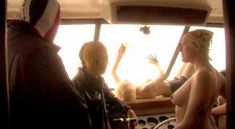 Голая Файр Амазон в фильме «Пляжная вечеринка зомби» фото #1