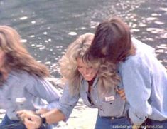 Голая Фарра Фосетт в сериале «Ангелы Чарли» фото #2