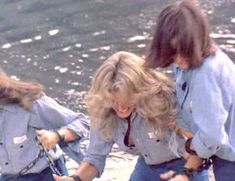 Голая Фарра Фосетт в сериале «Ангелы Чарли» фото #3