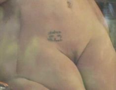 Голая Фелони в фильме «Вуайерист» фото #3