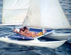 Голая Фиона Льюис в фильме «Тигровая акула» фото #2