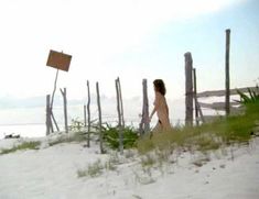 Голая Фиона Льюис в фильме «Тигровая акула» фото #9