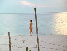 Голая Фиона Льюис в фильме «Тигровая акула» фото #11