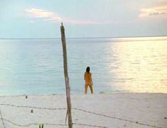 Голая Фиона Льюис в фильме «Тигровая акула» фото #12