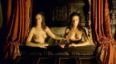 Голая Фиона Райан в сериале «Тюдоры» фото #5