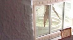 Голая Фиона Хорси в фильме «Сумасшедшие сестры» фото #25