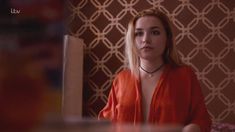 Голая Флоренс Пью в сериале «Марчелла» фото #5