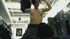 Голая Хайди Хоукинс в фильме «Разведка 2022. Инцидент меццо» фото #2