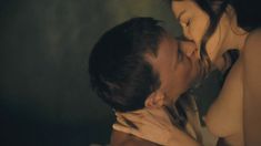 Голая Ханна Мэнгэн Лоуренс в сериале «Спартак. Кровь и песок» фото #2