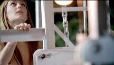 Голая грудь Ханны Р. Холл в фильме «Ускользающее счастье» фото #5