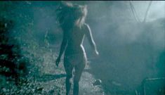 Голая грудь Ханны Р. Холл в фильме «Ускользающее счастье» фото #34