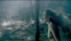 Голая грудь Ханны Р. Холл в фильме «Ускользающее счастье» фото #36