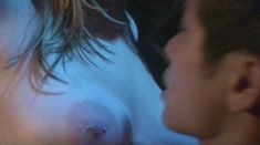 Голая Ханна Уолли в фильме «Морской призрак» фото #1