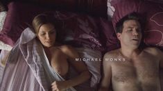 Голая Харизма Карпентер в фильме «Связанная» фото #3