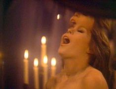 Голая Харли МакБрайд в фильме «Молодая леди Чаттерлей» фото #8